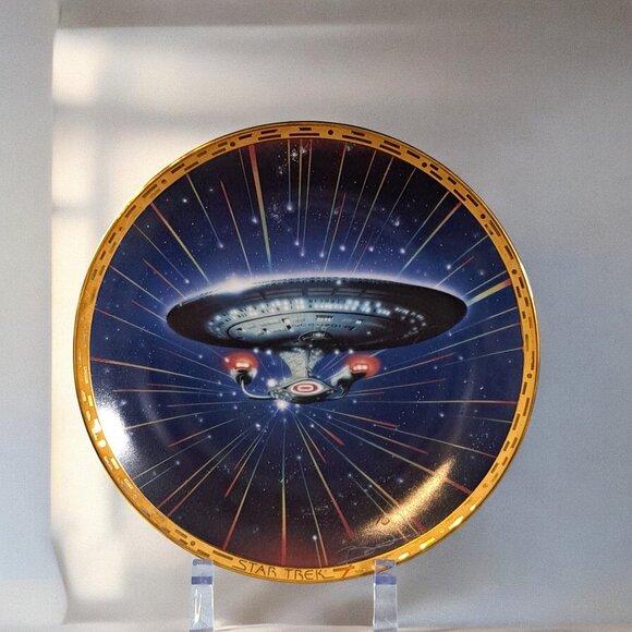 Star Trek The Voyagers Plate - U.S.S Enterprise NCC-1701-D Plate - Picture 1 of 9